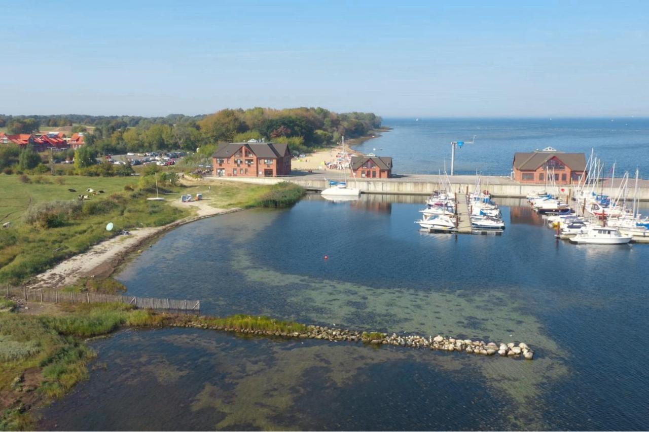 Bades Huk Marina Hotel Hohen Wieschendorf Kültér fotó