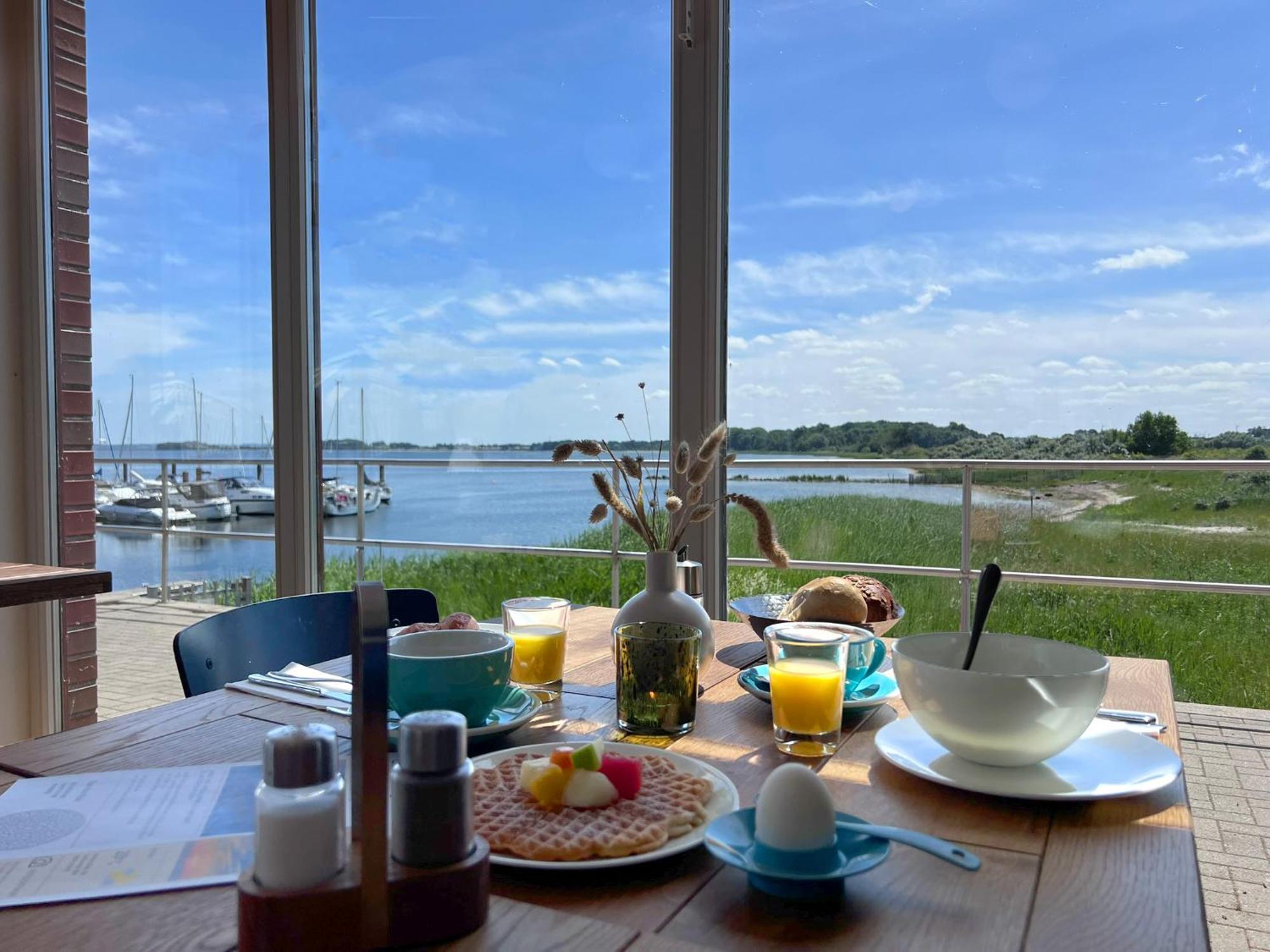 Bades Huk Marina Hotel Hohen Wieschendorf Kültér fotó